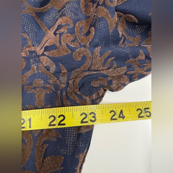 1 … LIKE NO OTHER Button down - Picture 9 of 13